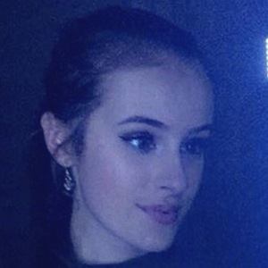 Chloe Davison, 23 (Nữ diễn viên truyền hình)