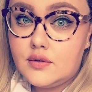 Chloe Elliott, 35 (Блогер)