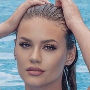 Chloe Fountain image 7