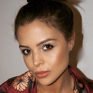 Chloe Lewis image 1
