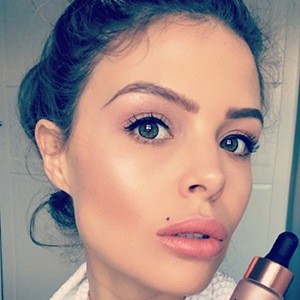 Chloe Lewis image 2