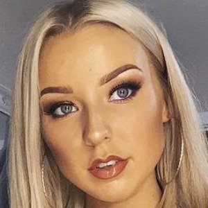 Chloe Lindsay, 26 (Instagram Star)