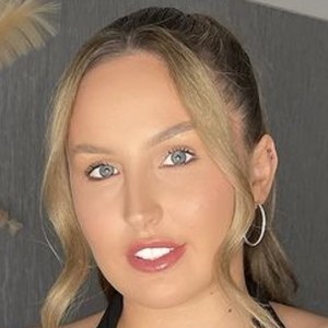 Chloe Mitchell image 4