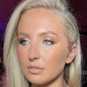 Chloe Mitchell image 6