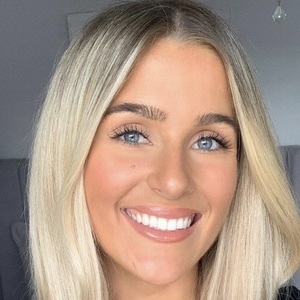 Chloe Roberts image 2