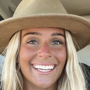 Chloe Roberts image 5