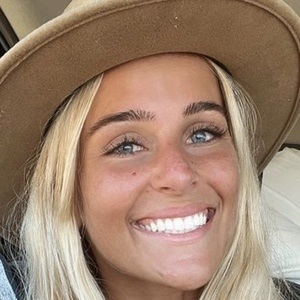Chloe Roberts image 6