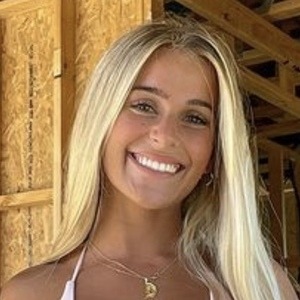 Chloe Roberts image 8