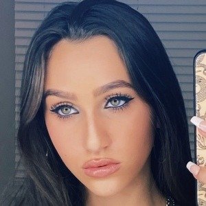 Chloe Weinstein image 2