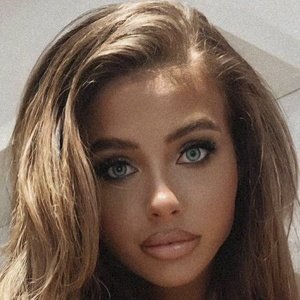 Chloe Wilson image 7