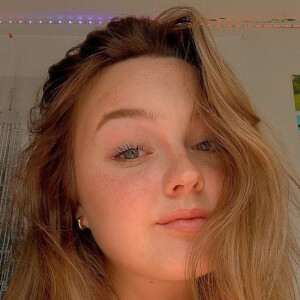 chloecarltonn, 24 (TikTok Star)