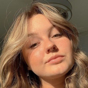 chloecarltonn, 24 (Звезда Тиктока)