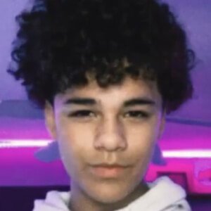 chrisescaa, 21 (TikTok Star)