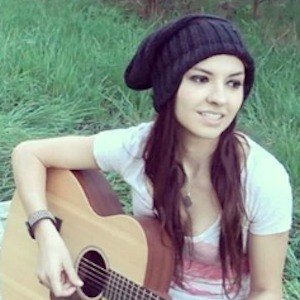 Chrissy Chambers image 3