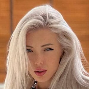 Christine Bright image 7