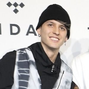 Christopher Vélez Muñoz, 28 (Cantante Pop)