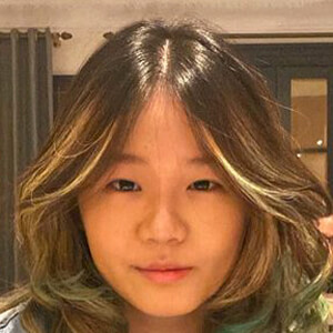 Cia Hartono, 22 (TikTok明星)