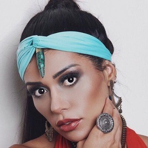 Cintia Vallentim, 35 (Model)