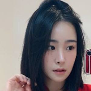 Claire Lee, 34 (YouTube Star)