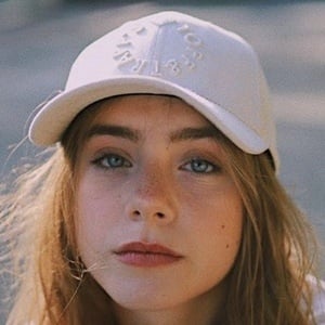 Clara Galle image 7