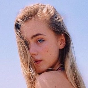 Clara Galle image 8