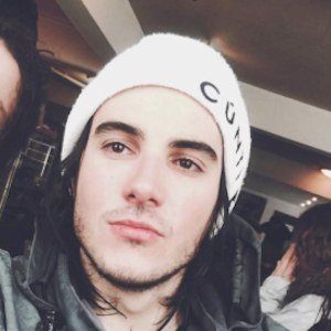 Clinton Cave, 30 (Guitarrista)