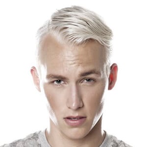 Colt Paulsen, 29 (Ведущий телешоу)