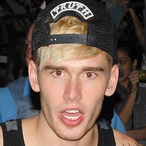 Colton Dixon, 34 (摇滚歌手)