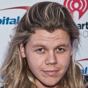 Conrad Sewell, 37 (流行歌手)