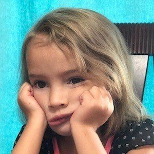 Cora Bennett, 13 (Estrella de YouTube)