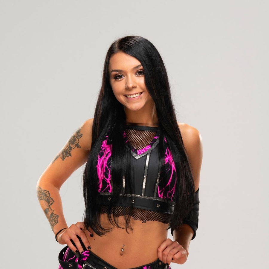 Cora Jade, 25 (摔跤手)