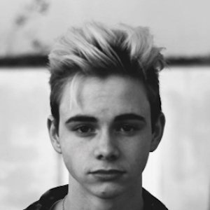Corbyn Besson image 4