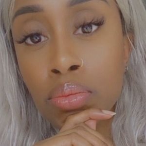 Corinne Victoria image 4