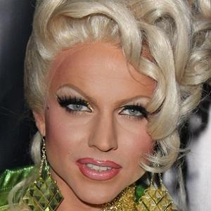 Courtney Act, 43 (流行歌手)