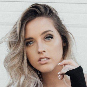 Courtney Raine, 29 (Star di YouTube)