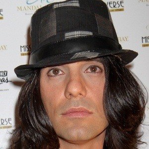 Criss Angel, 57 (Magicien)
