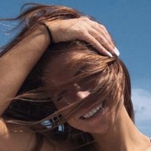 Cristina Carmella, 25 (TikTok明星)