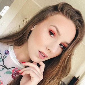 Crystalgrt, 29 (Instagram Star)