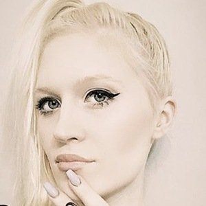 Cybernova, 32 (YouTube Star)