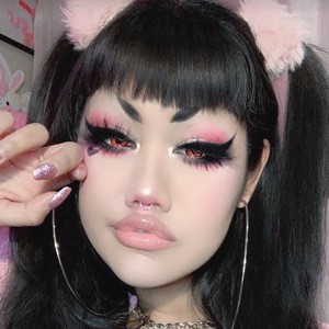 cynni_buns, 29 (TikTok Star)