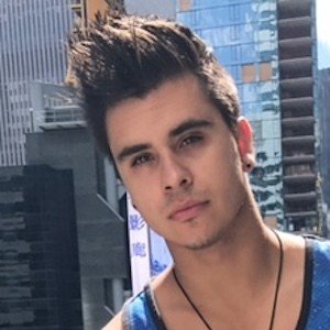 Cyrus Dobre, 30 (Estrella de YouTube)