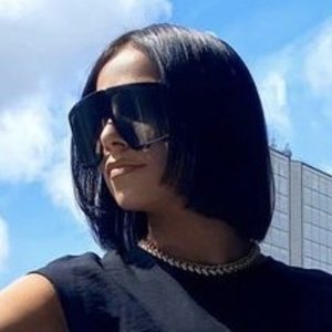 d0llly_, 34 (Instagram Star)