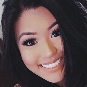 DailyAnnie, 29 (YouTube Star)