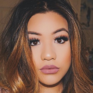 DailyAnnie, 29 (YouTube Star)