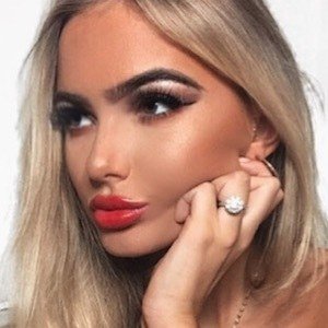 Daisey O'Donnell, 26 (流行歌手)