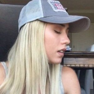 Dallas Caroline, 25 (流行歌手)