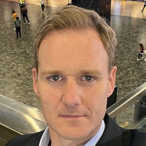 Dan Walker image 6