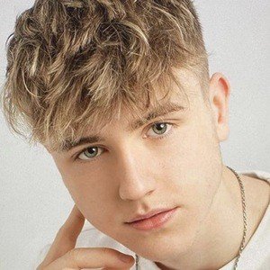 Dan Woolley image 5