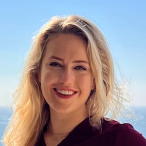 Dana Brems Dr., 32 (醫生)