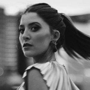 Danielle Clyde, 35 (Ведущий телешоу)